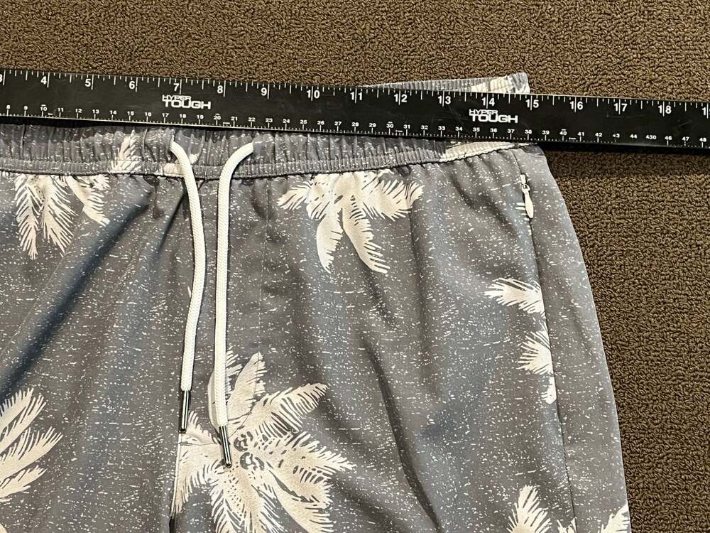 Maamgic Men's Gray and White Palm Tree Quick Dry Swim Trunks with Zipper Pockets - Picture 2 of 8